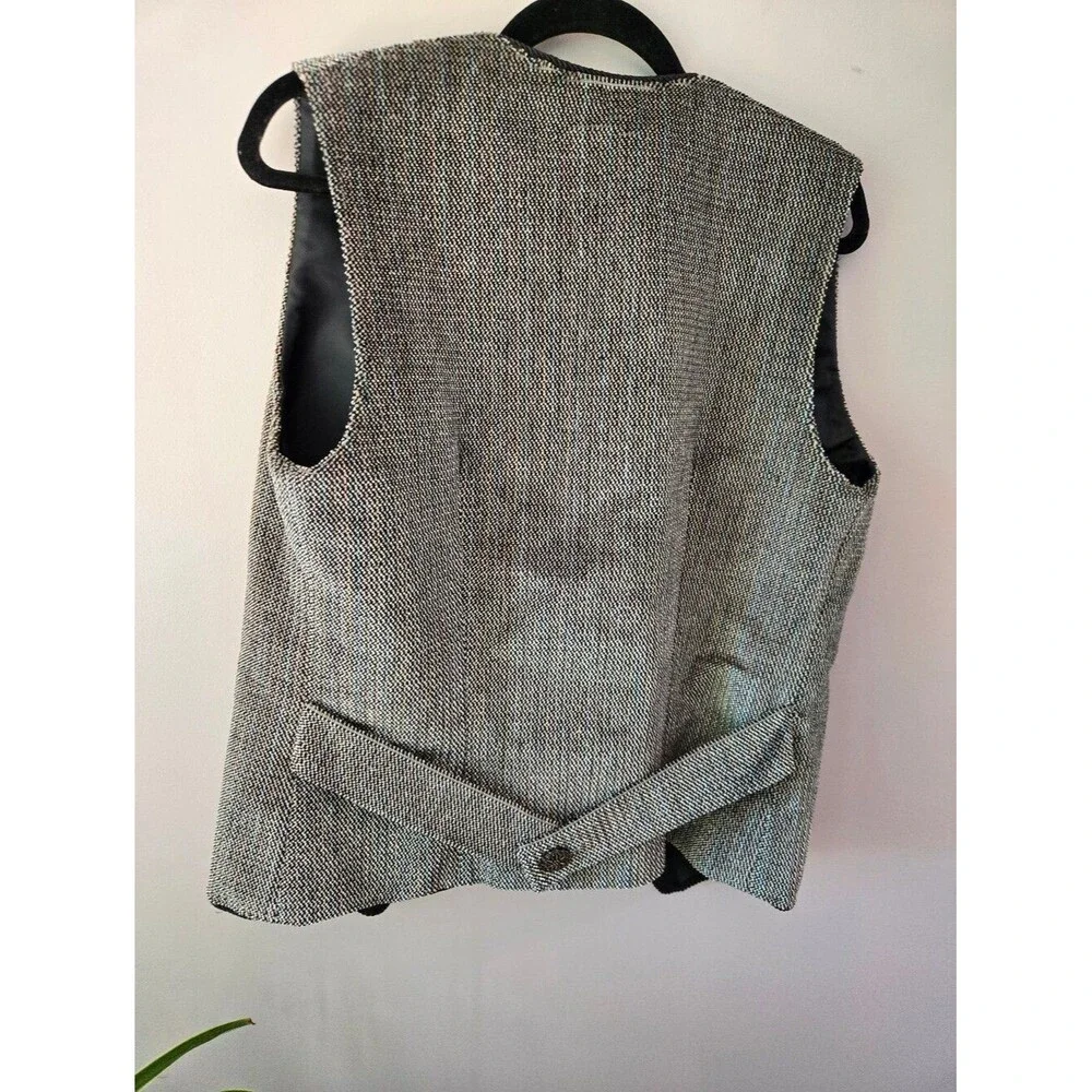 Vintage Black Cat Tweed Vest with Heart Charm Detailing​👵🏼🧶🐈‍⬛☕️
